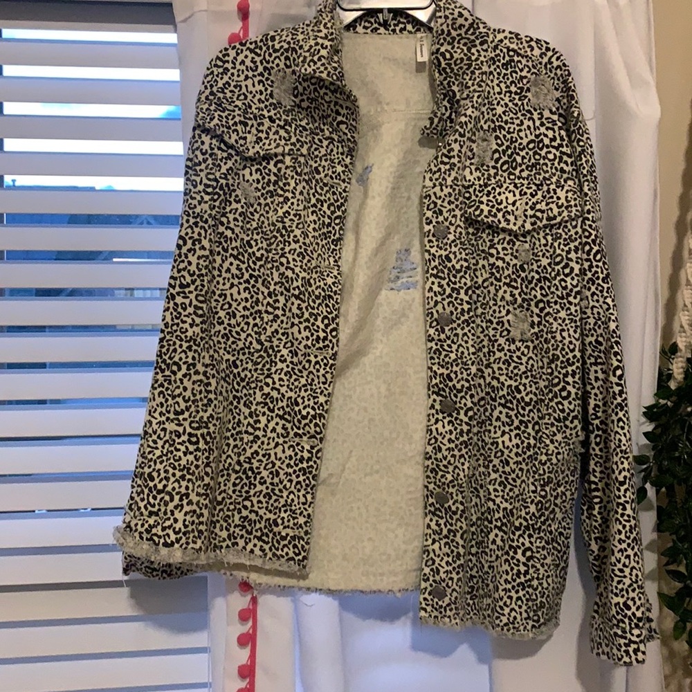 women’s leopard printed jacket with ripped detailing! brand new w tags!